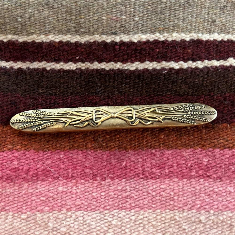 Museum of Fine Arts Wheat & Bow Bar Pin/Brooch